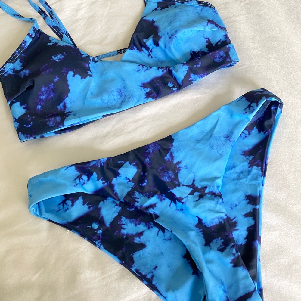 NWOT TAGS BLUE TYE DYE BIKINI SET